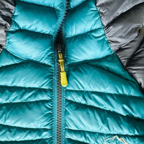 L.L. Bean Ultralight Down 850 Hooded Jacket in Teal/Navy, Packable, Size Small - Picture 5 of 12